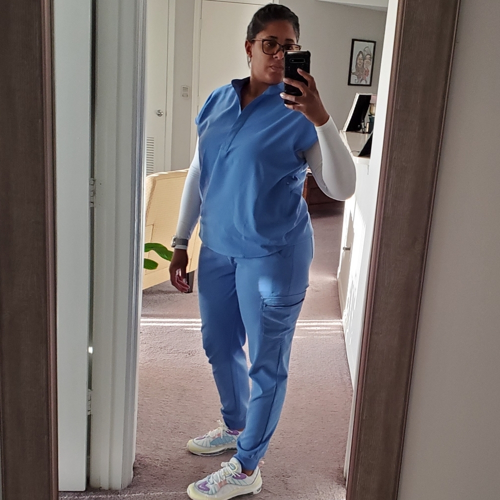 Figs 2 piece scrub set